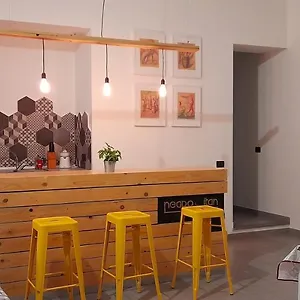 Neapolitan Flat Bed & Breakfast